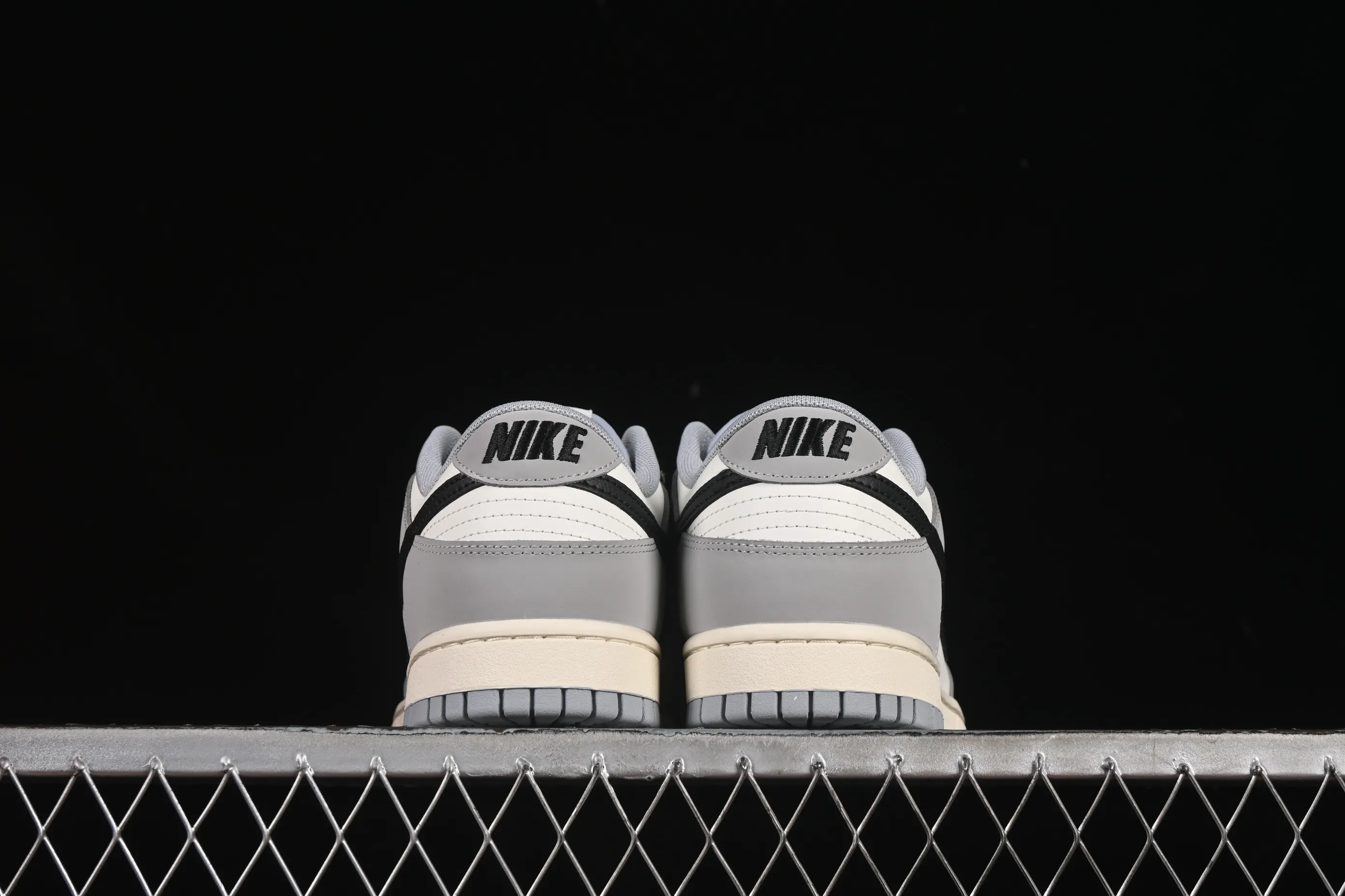 All categories Nk SB Dunk series Nk SB Dunk Low low-top sneakers Nike SB Dunk Low white, black and gray low-top casual sneakers IB3079-101